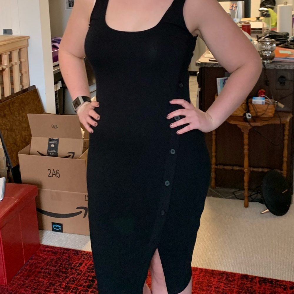 Express slit black dress with buttons